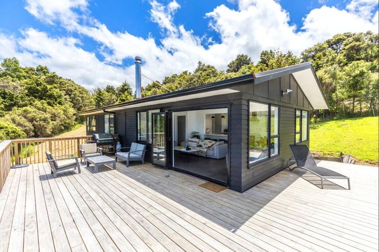 Photo of property in 70 Upper Whangateau Road, Big Omaha, 0985