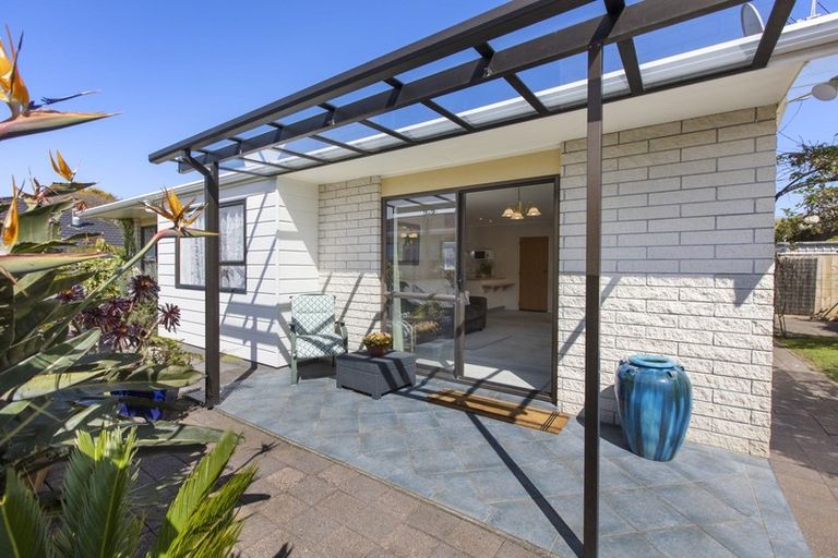 Photo of property in 3/13 Chilman Street, Strandon, New Plymouth, 4312