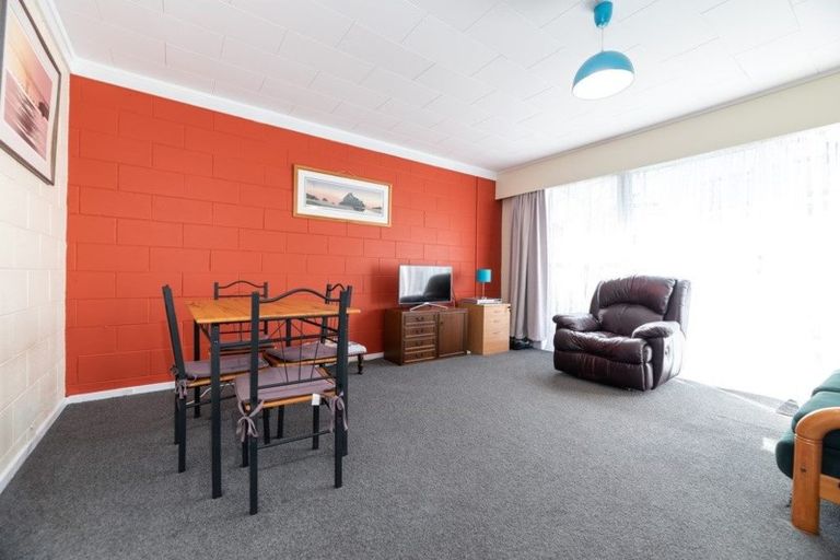 Photo of property in 2/27 Spence Road, Henderson, Auckland, 0612