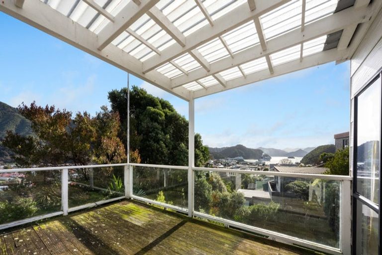 Photo of property in 126 Wellington Street, Picton, 7220