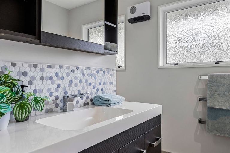 Photo of property in 1/23 Jacksons Road, Merivale, Christchurch, 8014