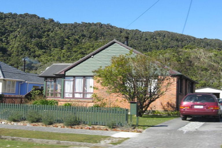 Photo of property in 71 Richmond Street, Cobden, Greymouth, 7802