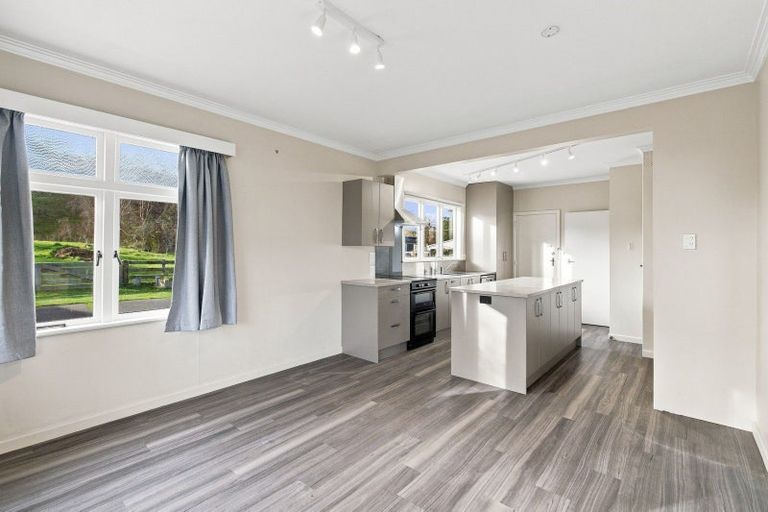 Photo of property in 36 Ongo Road, Hunterville, 4730