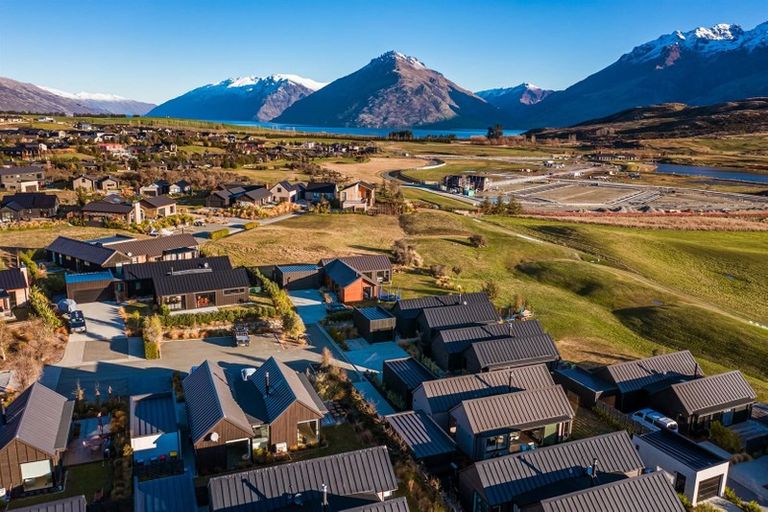 Photo of property in 8 Fife Court, Jacks Point, Queenstown, 9371