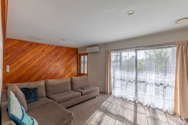 Photo of property in 2/23 Flaunty Place, West Harbour, Auckland, 0618