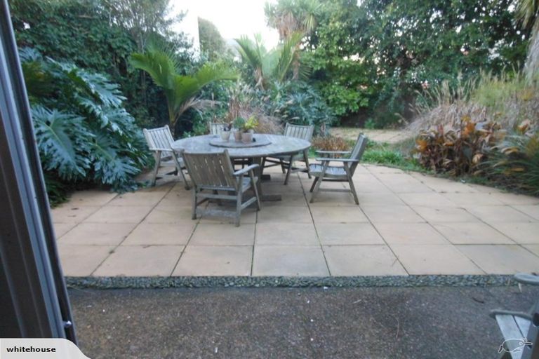 Photo of property in 17 Prestige Place, Castor Bay, Auckland, 0620