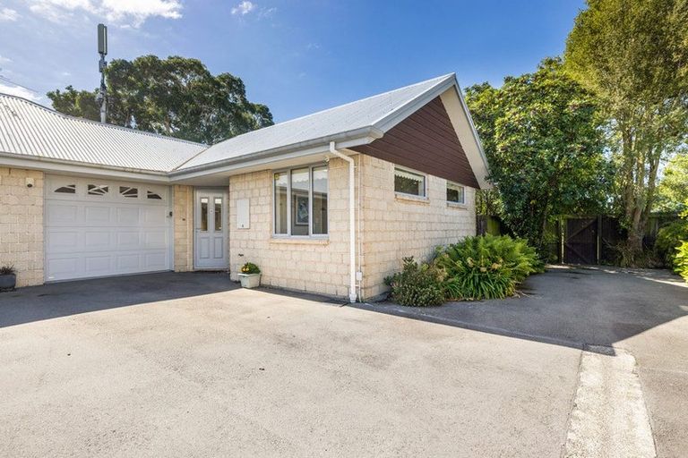 Photo of property in 4/194 Waimairi Road, Ilam, Christchurch, 8041