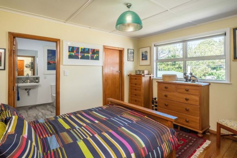 Photo of property in 6 Horomona Road, Paekakariki, 5034