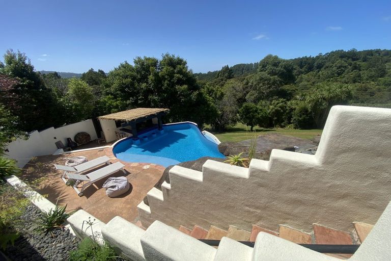 Photo of property in 9 Laingrange Place, Laingholm, Auckland, 0604