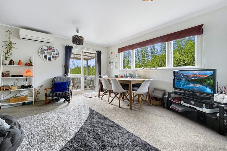 Photo of property in 1/15 Titiwai Place, Birkenhead, Auckland, 0626