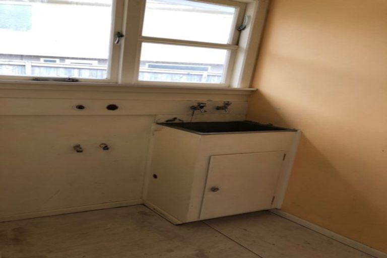 Photo of property in 15 Bancroft Terrace, Newlands, Wellington, 6037