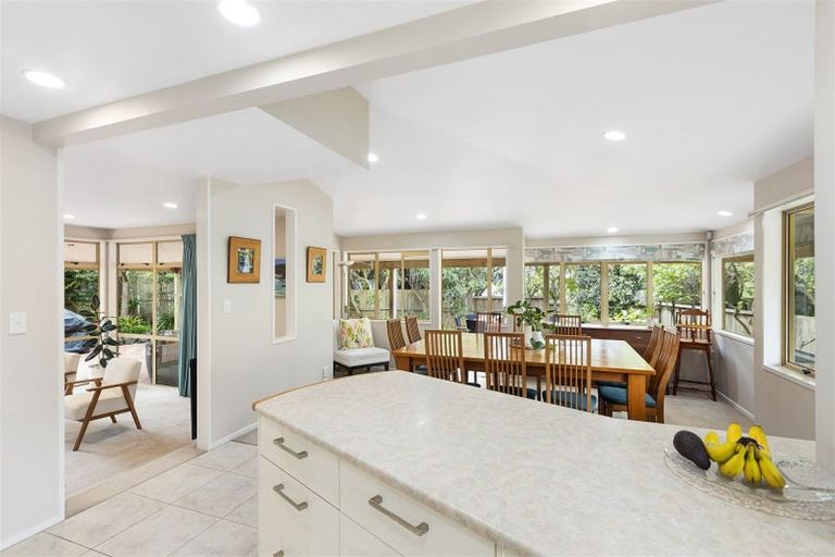 Photo of property in 484 Beach Road, Murrays Bay, Auckland, 0630