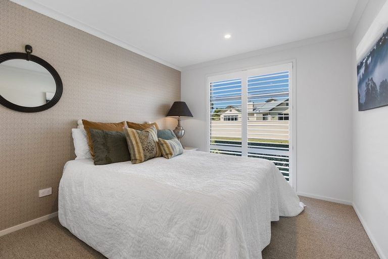 Photo of property in 1 Tupare Place, Highlands Park, New Plymouth, 4312