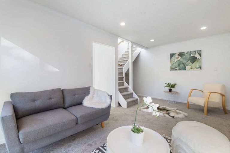 Photo of property in 7 Hotspur Place, Bayview, Auckland, 0629