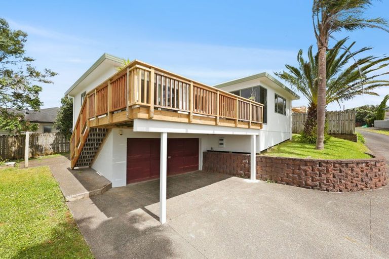 Photo of property in 17a Cherry Tree Place, Massey, Auckland, 0614