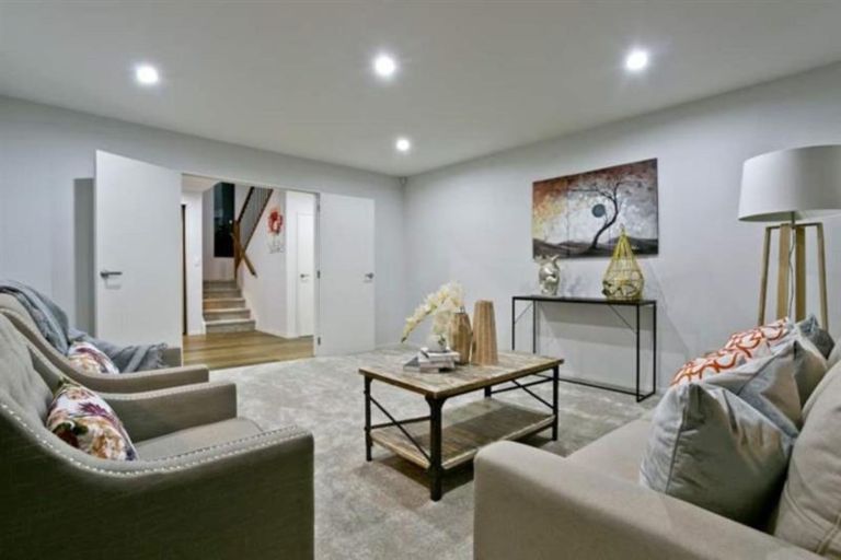 Photo of property in 158b East Coast Road, Forrest Hill, Auckland, 0620