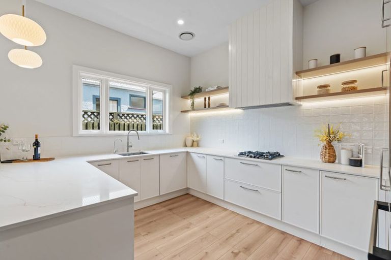 Photo of property in 10 Weston Road, St Albans, Christchurch, 8052