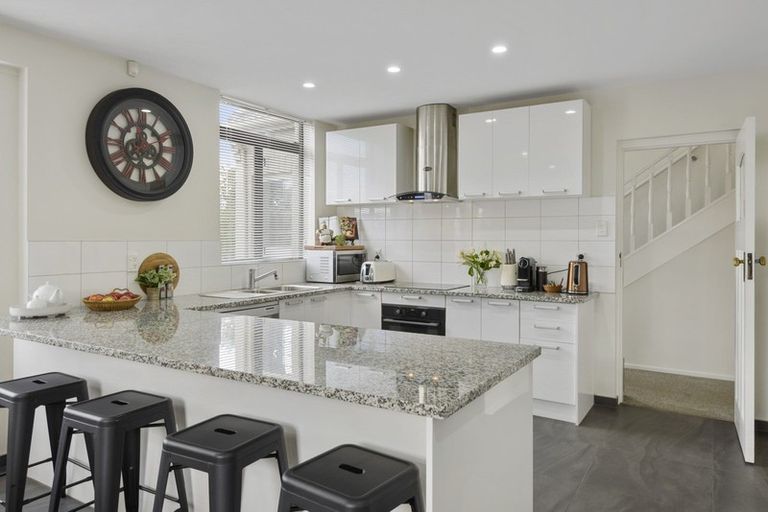 Photo of property in 15 Sawtell Place, Northcote, Christchurch, 8052