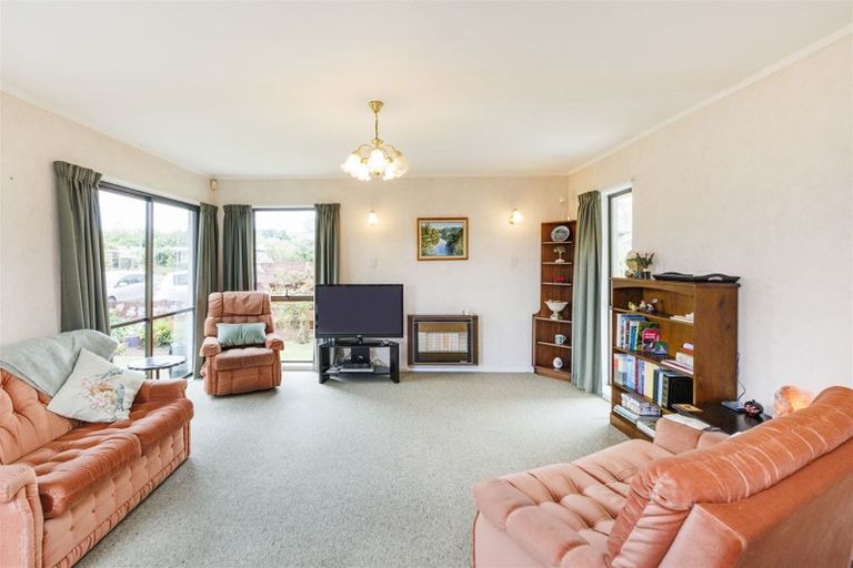 Photo of property in 2b Droylsden Place, Palmerston North, 4410