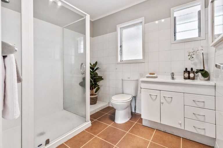 Photo of property in 12 Toru Street, Te Atatu Peninsula, Auckland, 0610