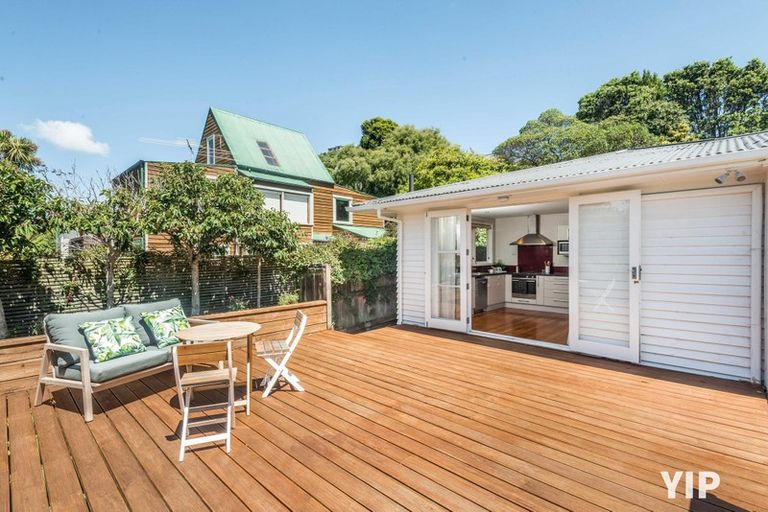 Photo of property in 5 Winston Street, Crofton Downs, Wellington, 6035