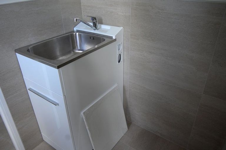 Photo of property in 9 Waterview Road, Favona, Auckland, 2024