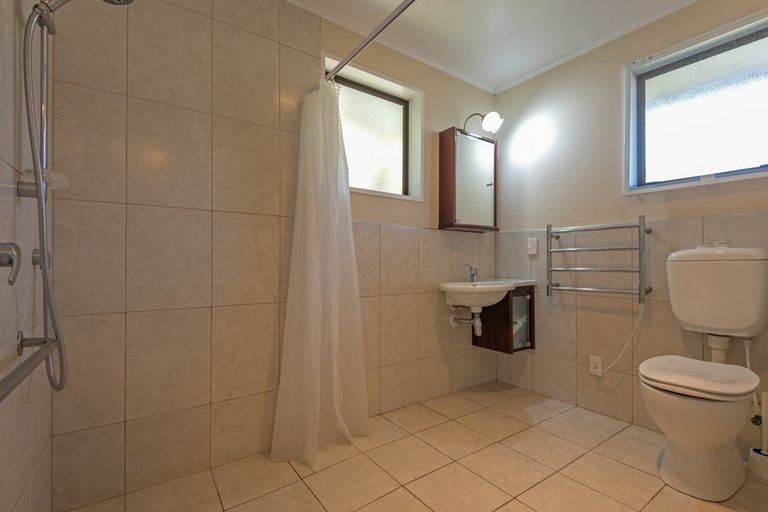 Photo of property in 16 Wallace Place, Hokowhitu, Palmerston North, 4410