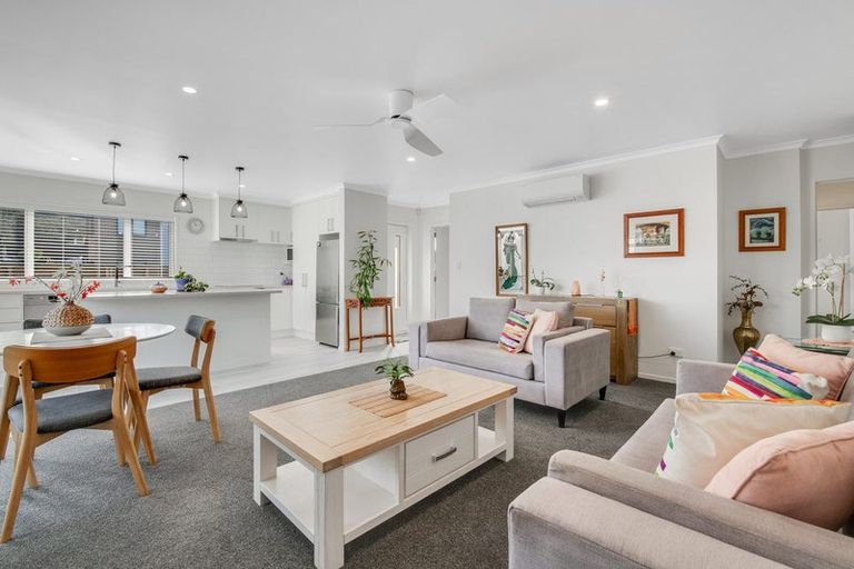 Photo of property in 16 Forest Glen, Orewa, 0931