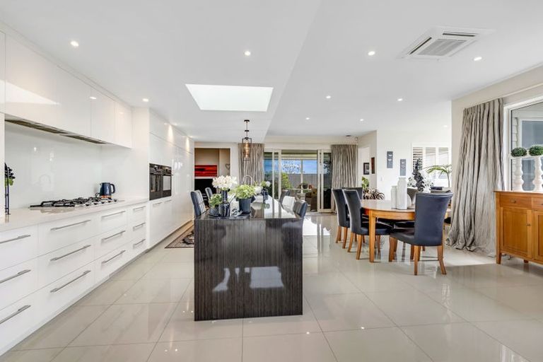 Photo of property in 28 Stace Hopper Drive, One Tree Point, 0118