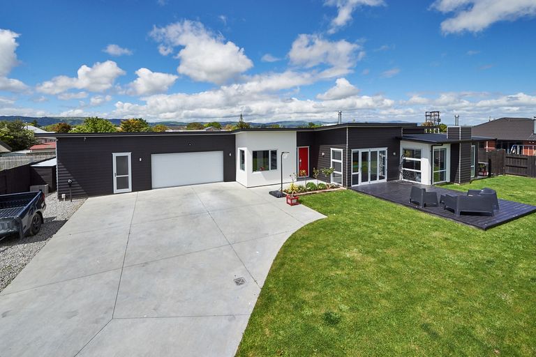 Photo of property in 59 Liberty Grove, Kelvin Grove, Palmerston North, 4414