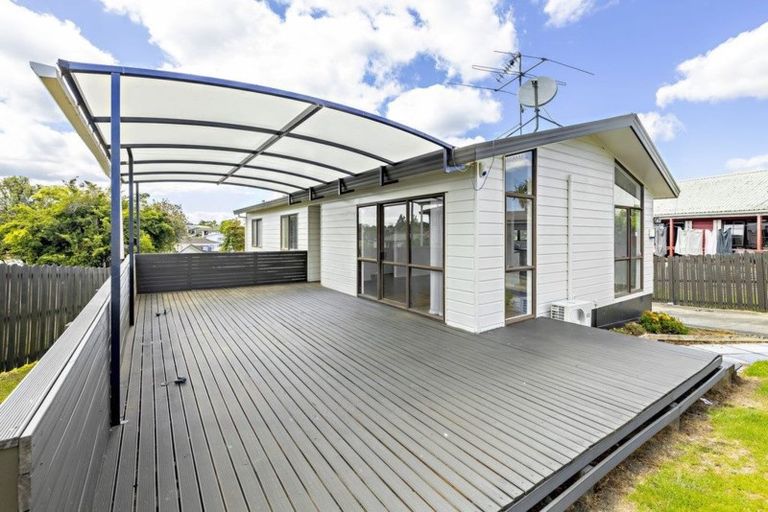 Photo of property in 71 Etherton Drive, Weymouth, Auckland, 2103