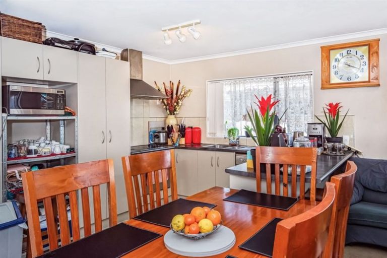 Photo of property in 235 Triangle Road, Massey, Auckland, 0614