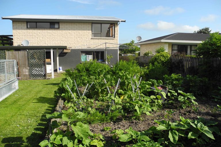 Photo of property in 12 Timaru Road, Waimate, 7924