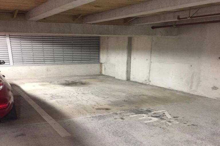 Photo of property in Montreaux Apartments, 7j/164 The Terrace, Wellington Central, Wellington, 6011