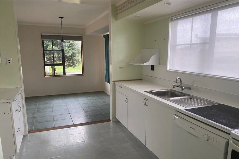 Photo of property in 2 Marram Way, Peka Peka, Waikanae, 5391