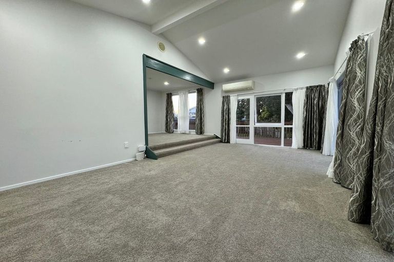 Photo of property in 33 Patts Avenue, Glendene, Auckland, 0602