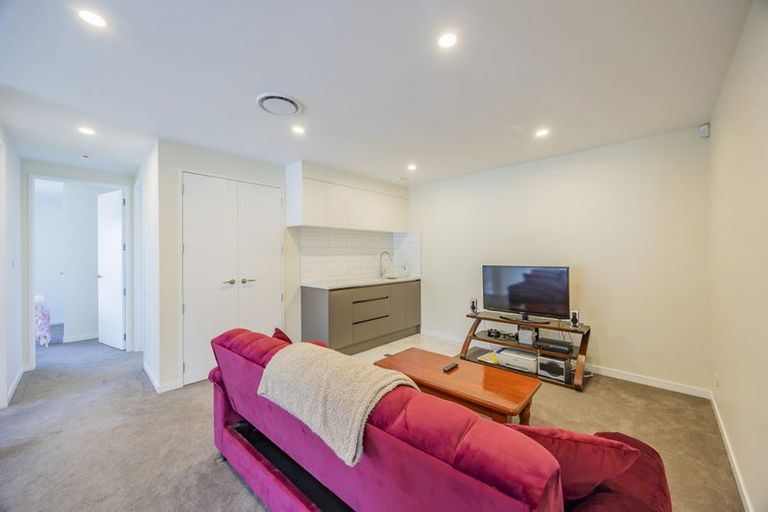 Photo of property in 16 Cara Avenue, Kumeu, 0810