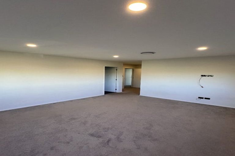 Photo of property in 5 Wyon Way, Flat Bush, Auckland, 2016