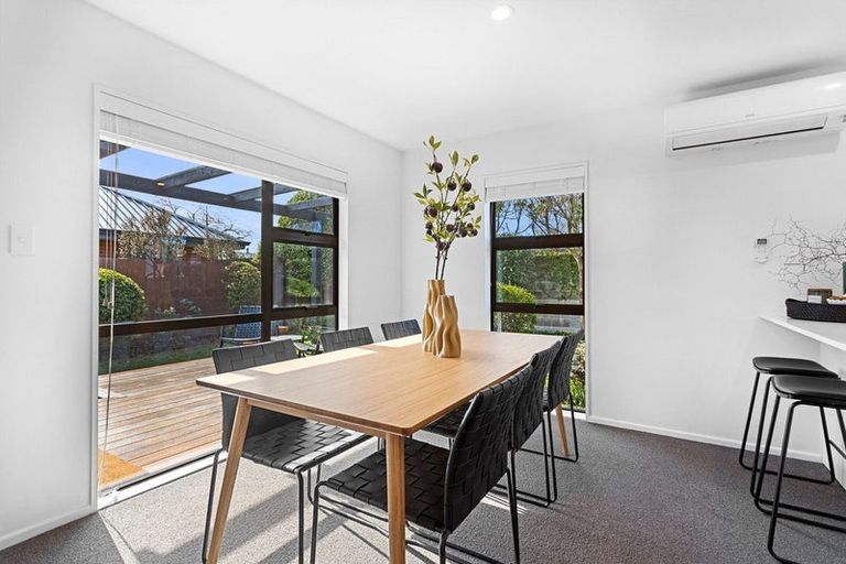 Photo of property in 2/64 Searells Road, Strowan, Christchurch, 8052