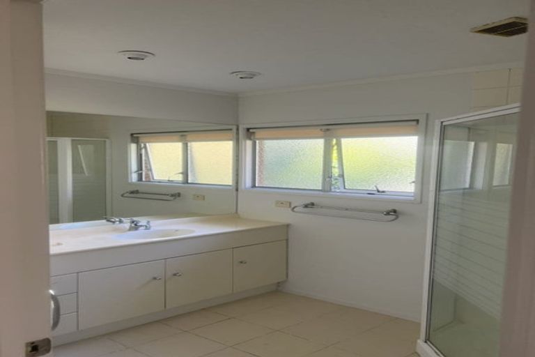 Photo of property in 1/36 Saddleback Rise, Murrays Bay, Auckland, 0630
