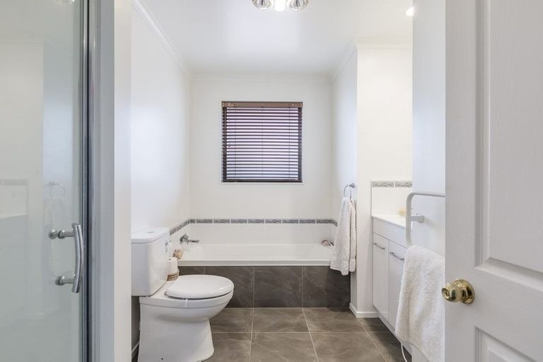 Photo of property in 69 Lothian Brae, Wattle Downs, Auckland, 2103