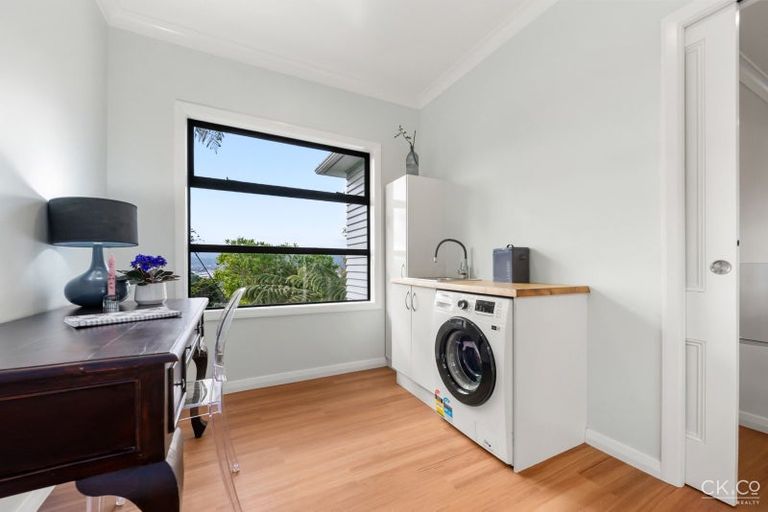 Photo of property in 24 Miromiro Road, Normandale, Lower Hutt, 5010