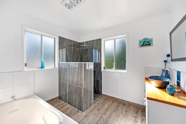 Photo of property in 28 Arataki Road, Havelock North, 4130