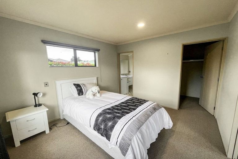 Photo of property in 4 Johnstone Drive, Fitzherbert, Palmerston North, 4410