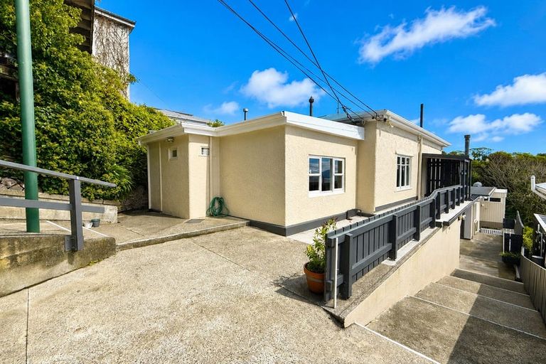 Photo of property in 22 Dorking Road, Brooklyn, Wellington, 6021