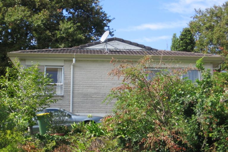 Photo of property in 2/27 Garadice Road, Rothesay Bay, Auckland, 0630
