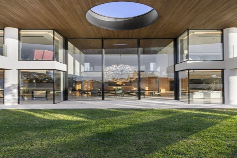 Photo of property in 92 Paritai Drive, Orakei, Auckland, 1071