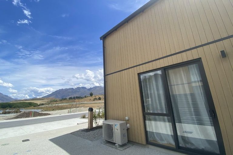 Photo of property in 12 Casterway Crescent, Jacks Point, 9371