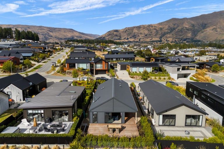 Photo of property in 6 Mcneil Crescent, Wanaka, 9305