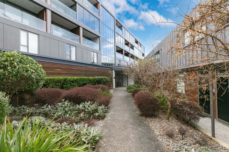 Photo of property in Patent 326 Apartments, 326 Evans Bay Parade, Hataitai, Wellington, 6021